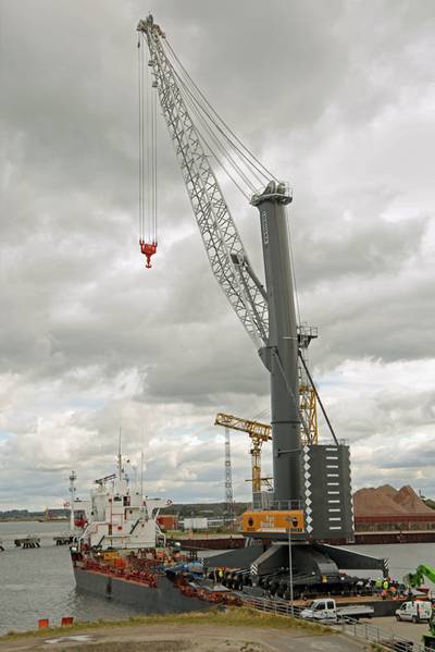 The LHM 800 on the specialized RoRo vessel (Photo: Liebherr)