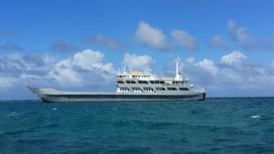  The MV Commander is anchored in the vicinity of Protestant Cay and presents no current threat to the environment