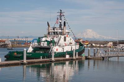 The Nicole Foss with Mount Rainier in the background (Photo: Foss)