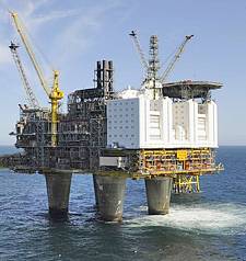 The Oseberg A platform in the North Sea. (Photo: Harald Pettersen)