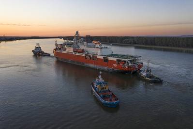 Three tugs guide the Nuyina along the Danube River (Photo: Damen)