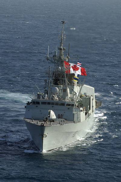 HMCS Toronto in the Arabian Gulf. Credit: Colin Kelley