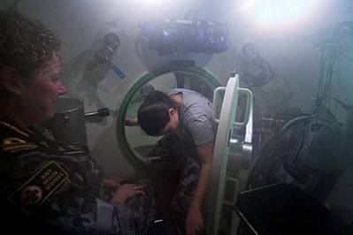 Submarine escape excercise: Image courtesy of RAN