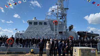 Ukrainian naval personnel and their American trainers pose in front of Sumy in the summer of 2021. (Photo: U.S. Coast Guard)