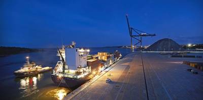 Unifeeder containership SCA Tunadal is the first to call at Stockholm Norvik Port (Photo: Stockholm Norvik Port)