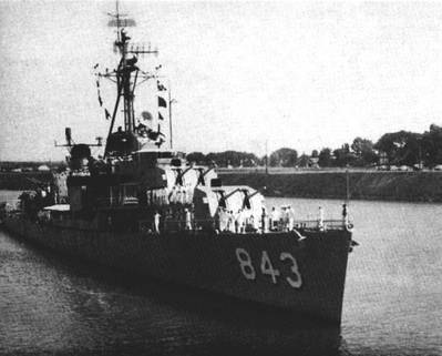 U.S. Navy destroyer USS Warrington (DD-843) on the St. Lawrence Seaway in 1959 (Official U.S. Department of Defense photograph)