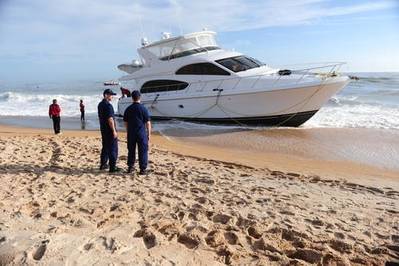 USCG Monitor Yacht Salvage Attempt: Photo credit USCG