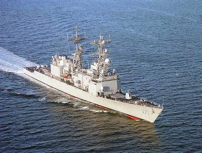 USS David R. Ray (U.S. Navy photo by Kurt Draper)