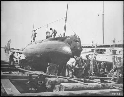 USS Holland (Photo: U.S. National Archives and Records Administration)