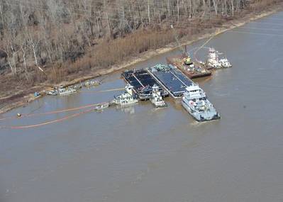 Vicksburg Oil Spill Incident: Photo credit USCG