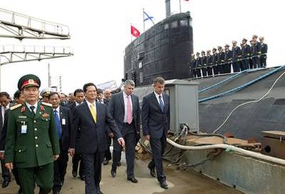 Vietnam PM on earlier visit to submarine Hanoi: Photo credit the shipbuilder