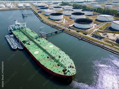 VLCC Alongside Rotterdam (c) Corlaffra / Adobestock