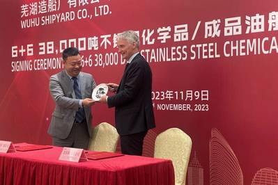 Zhang Zhao, General Manager of Wuhu Shipyard Co., Ltd. (left) and Lucas Vos, President of Stolt Tankers (Photo: Stolt Tankers)