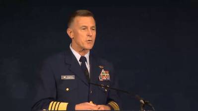 Адмирал Пол Зукунф доставляет свое четвертое и последнее сообщение о состоянии береговой охраны в Национальном пресс-клубе в Вашингтоне, округ Колумбия (Image: USCG)