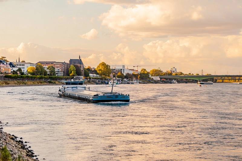 Der Rhein wird in Süddeutschland wieder für die Schifffahrt freigegeben