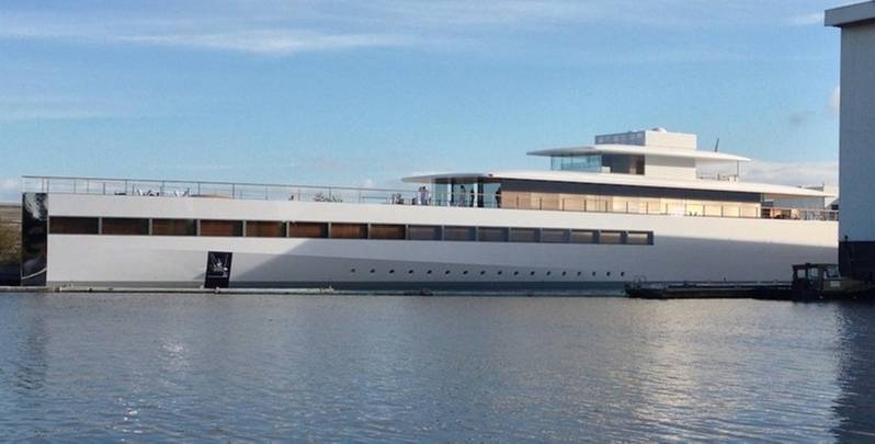 mega yacht av owner