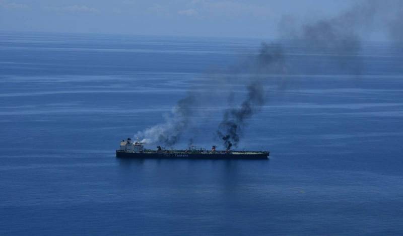 Tanker “Sounion” attacked by the Houthi appears to be leaking oil