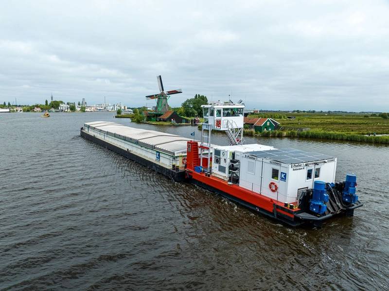 First Zero Emission Electric Pusher Tug Barge Enters