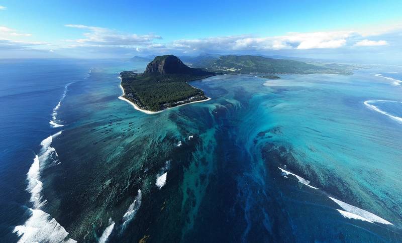 Chinese Fishing Vessel Runs Aground Off Mauritius