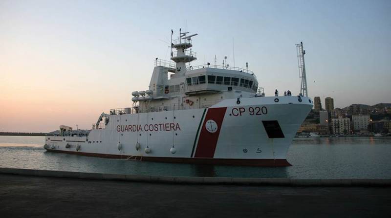 65 meter Offshore Supply Vessel with hybrid propulsion system for the Italian Coastguard. (Image credit Siemens AG)