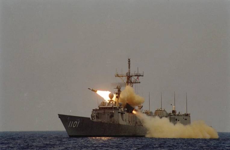 A Hsiung-Feng III is fired from ROCS Cheng Kung (PFG2-1101).  Cheng Kung is one of eight Oliver Hazard Perry-class frigates built in Taiwan. (NCSIST photo)