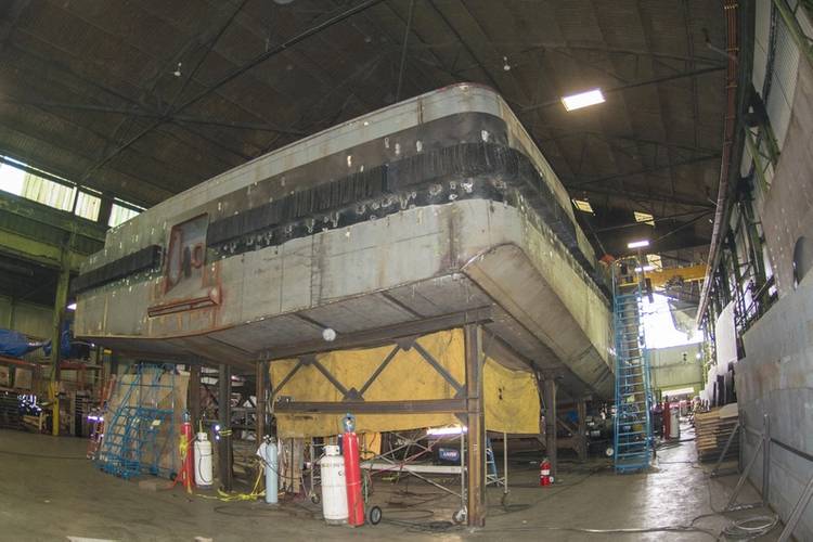 A stern view of the hull shows the double chine and the emergency anchor hawse. (Photo: Haig-Brown/Cummins)