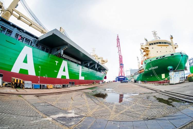 AAL Antwerp alongside AAL Houston at the CSSC Huangpu-Wenchong Shipyard in Guangzhou (Credit: AAL Shipping)

​