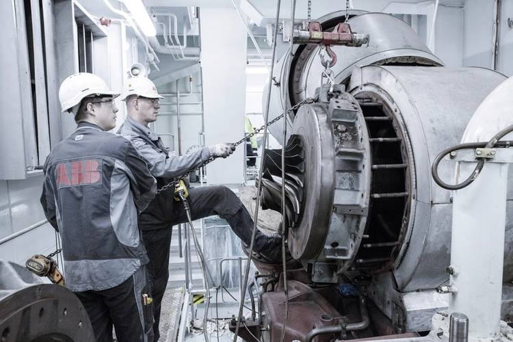 ABB Turbocharging service engineers  at work carrying out maintenance on a containership (Photo: ABB)