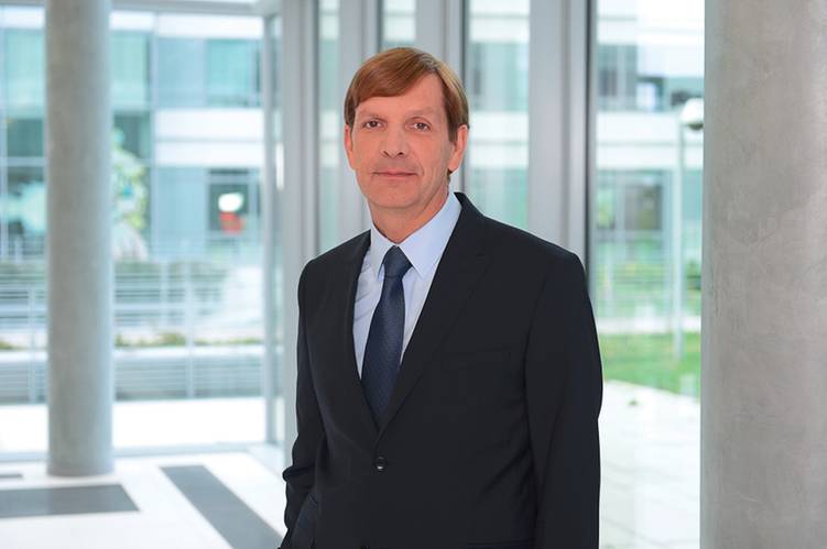 Alain Houard is Vice President, Marine & Offshore Industry at Dassault Systèmes where he leads the company’s strategy for sectors including Navy Vessels, Commercial Ships, Offshore, Yachts & Workboats, Marine Suppliers, and Marine & Offshore Specialists.