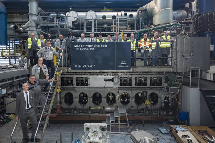 The assembled participants at the MAN L51/60DF TAT in Augsburg with (front) Thomas Kremser, Head of Engine Test, MAN Diesel & Turbo, Augsburg (Photo: MAN Diesel & Turbo)