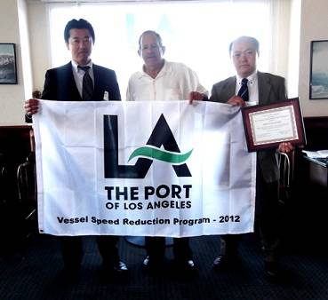 At the Vessel Speed Reduction Award ceremony. From left to right: Mitsui O.S.K. BULK SHIPPING (U.S.A.) INC. (MOBUSA) Assistant General Manager Seiji Kawada, LA Harbor commissioners Vice President Mr. David Arian MOBUSA Vice President Nobuo Tsuboi