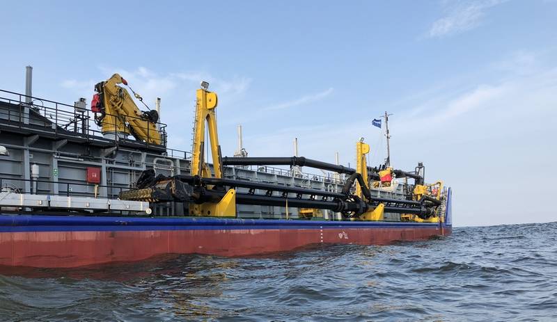 The BELOE MORE has been fitted out with a 600 mm trailing pioe for a max dredging depth of 25 m (Photo: Damen)