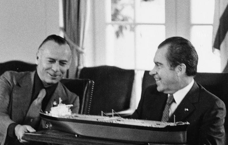 Calhoon (left) with Richard Nixon