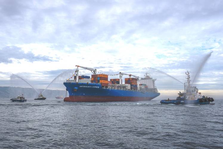 The new ship, with a capacity of 3,500 TEU, was rechristened by Hapag-Lloyd and takes its new name from the Chilean port city of Antofagasta. (Photo: Hapag-Lloyd)