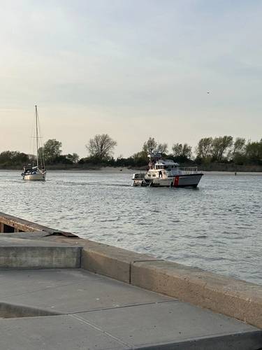 A U.S. Coast Guard 47-foot motor lifeboat crew from Station Manasquan Inlet assists a sailboat that was taking on water off the coast of Spring Lake, New Jersey, April 29, 2025.
Five people were safely removed from the vessel, and the boat was dewatered and towed to Manasquan Inlet.
U.S. Coast Guard photo by Petty Officer 2nd Class Brandon Will