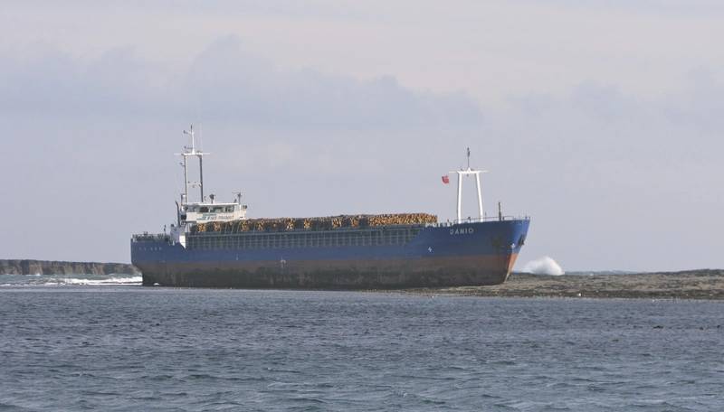 MV Danio grounded (Photo: U.K. Maritime and Coastguard Agency)