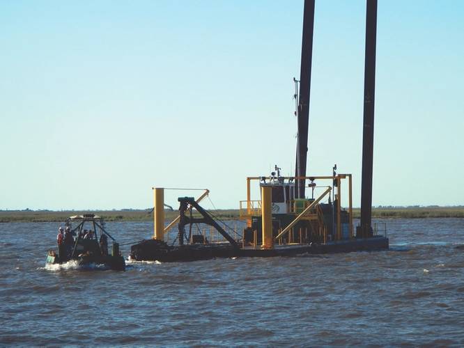 Dredge Grand Chenier working in Lake Borgne near Alligator Point (Photo: Magnolia Dredge)