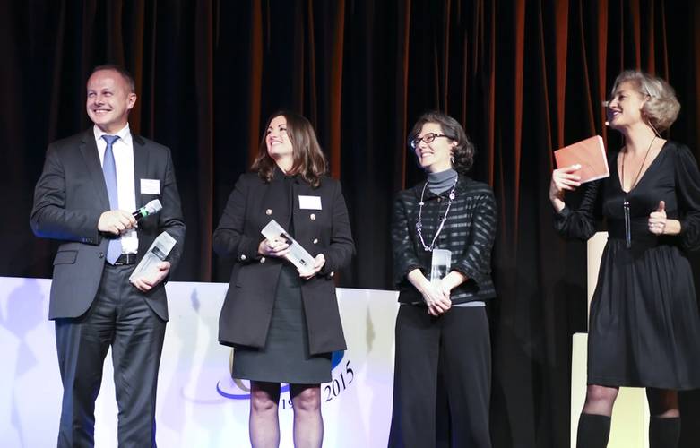 Emmanuel Renevot, President of Kelvion (GEA Batignolles Technologies Thermiques), with Barbara Shussler (Marketing Manager for Wieland) and Brigitte Ploix (Deputy Vice President for Process and Technologies at Technip), receiving the Innovation award (photo: © Tonje Thoresen)