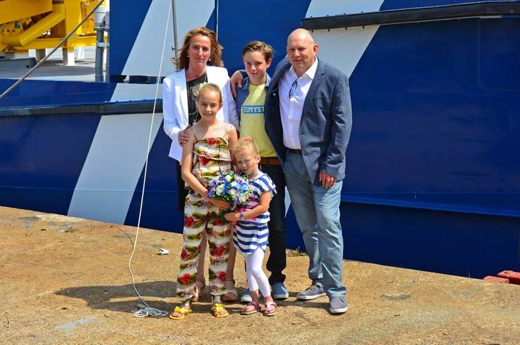 Erik Groen (Director, Rederij Groen) with his family and daughters: Merel Groen and Linde Groen (Photo: Damen)