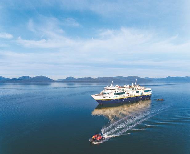 Explore: two Quest zodiacs head out (Photo: Lindblad Expeditions/Ian Strachan)