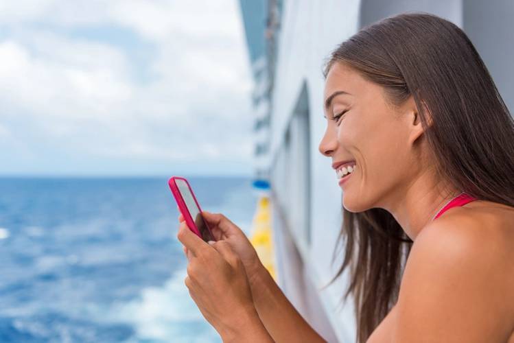 Faster onboard wi-fi and mobile video content are two trends rapidly gaining ground in the cruise sector (© Maridav / Adobe Stock)