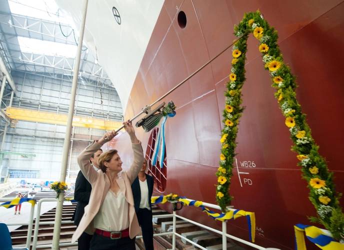 Flensburg’s mayor Simone Lange, the ship sponsor, shortly before the ceremonial breaking of the bottle. Photo: Marianne Lins/FSG
