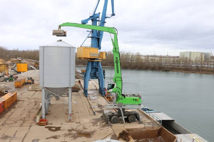 Freyer had an additional camera mounted on the boom to give the operator a clear view of the business end when filling the silo. Image Credit: Sennebogen