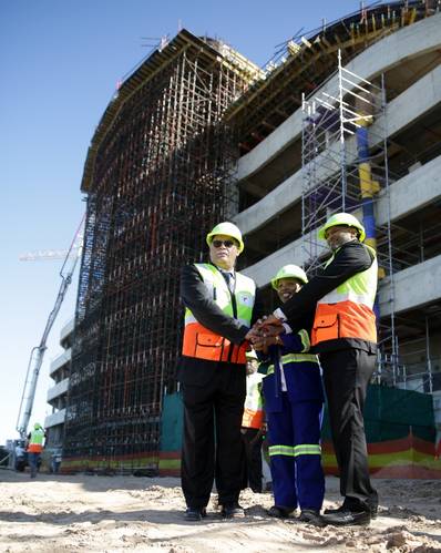 From left, Nelson Mandela Bay Executive Mayor Danny Jordaan, Ngqura Port Manager Mpumi Dweba and TNPA Chief Executive Richard Vallihu celebrate the ongoing construction of the port’s administration building which is due for completion at the end of this year (Photo: TPA)