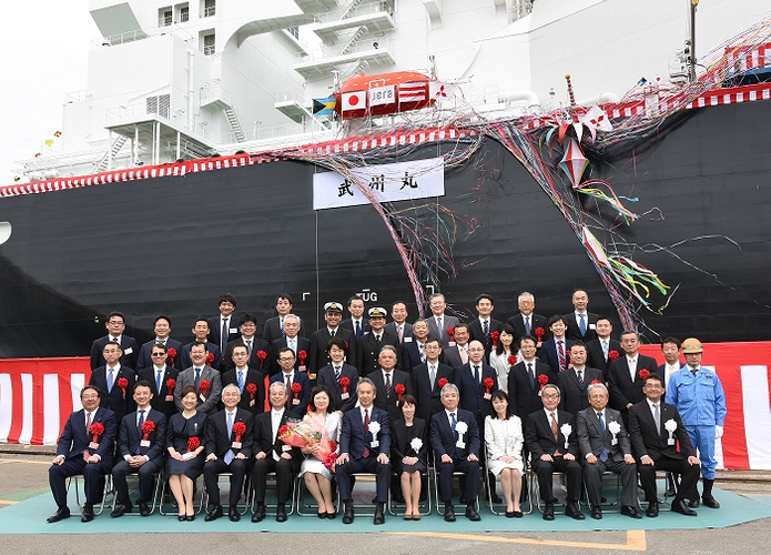 Front row, fifth from left, Satoshi Onoda, president of JERA; seventh, Seiji Izumisawa, president and CEO of Mitsubishi Heavy Industries; fourth, Tadaaki Naito, NYK president. (Photo: NYK Group)