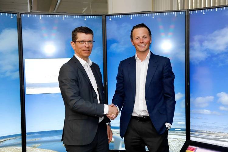 Geir Håøy, President and CEO of KONGSBERG (left) and Thomas Wilhelmsen, Wilhelmsen group CEO (right) (Photo: Kongsberg/Wilhelmsen)