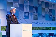 Henrik O. Madsen speaks to the guests at the 150 Years – Year One celebration in Hamburg (Photo courtesy of DNV GL)