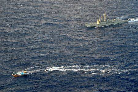 HMAS Newcastle tracks a dhow on July 3, 2014 off the East Coast of Africa and from which it siezed 138 kg of heroin. (Photo: Brenton Freind)