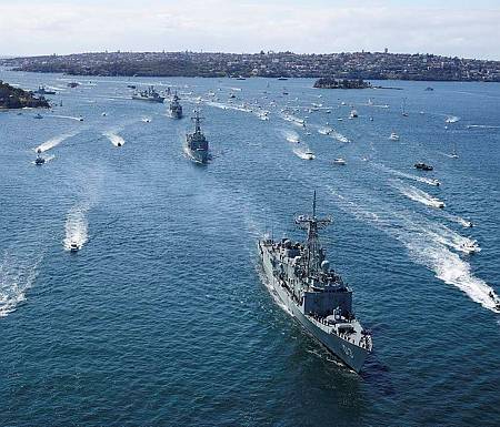 HMAS Sydney leads Australian warship's Darwin, Perth, Parramatta as part of the fleet entry during the International Fleet Review. (Photo: ABIS Nicolas Gonzalez)