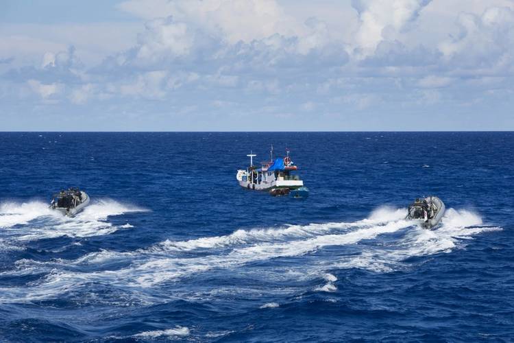 HMAS Wollongong send their boarding party team to investigate a vessel for possible breaches of Australian laws. (Photo: Commonwealth of Australia)